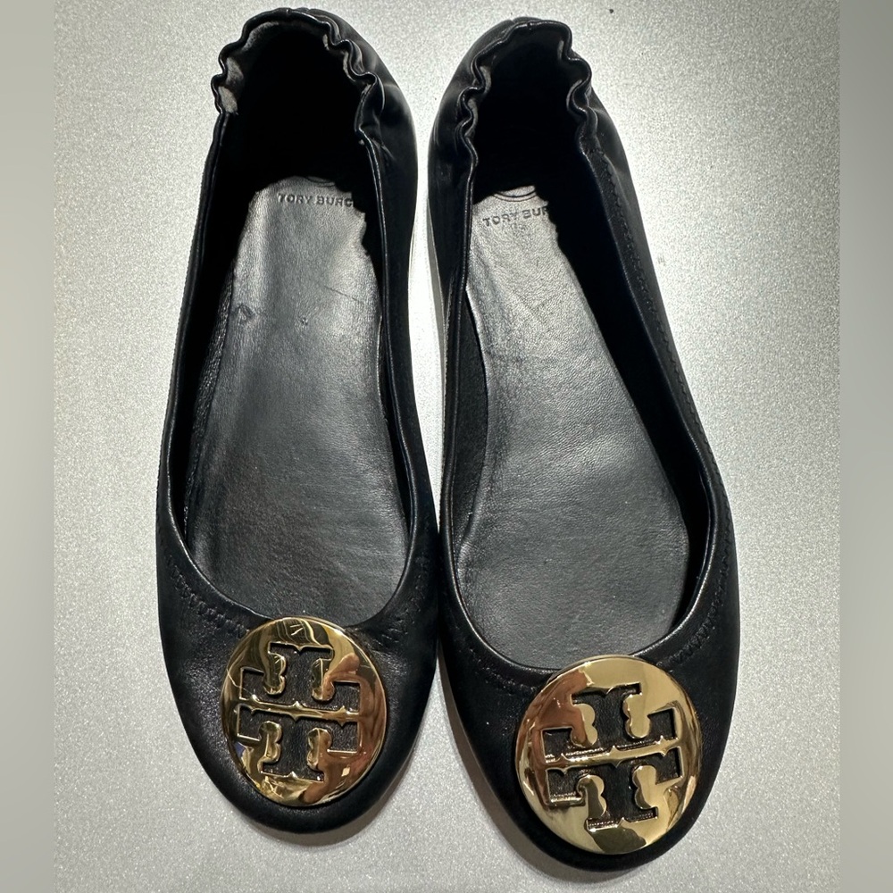 TORY BURCH Black Leather Flats Gold Logo Size: 6.5